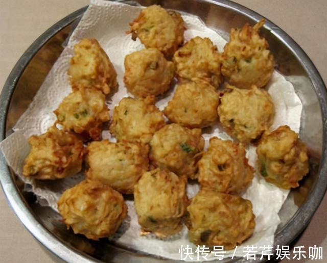 炸丸子|炸萝卜丸子，用面粉必不可少，再多放三样，酥脆可口，一盘不够吃