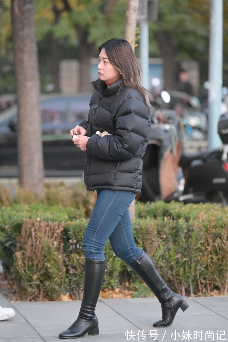 搭配 冬天选择短款羽绒服,要搭配出层次,保暖还好看,不比明星差