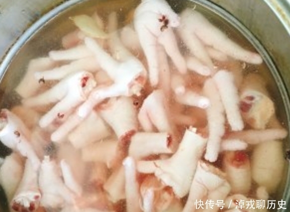 香辣|教你秘制鸡爪方法,不用泡不用炸,香辣入味,连吃10个都不解馋!