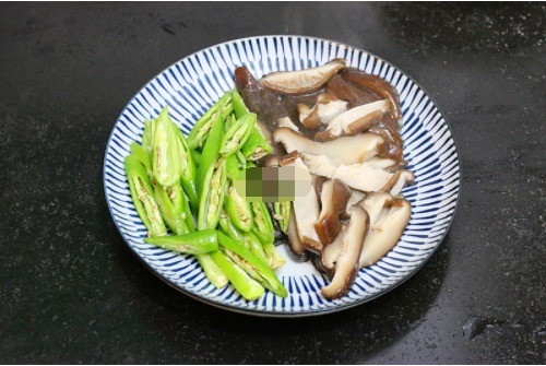这个菜几天不吃就浑身不爽,炒上一盘,连吃3碗饭,舒服!