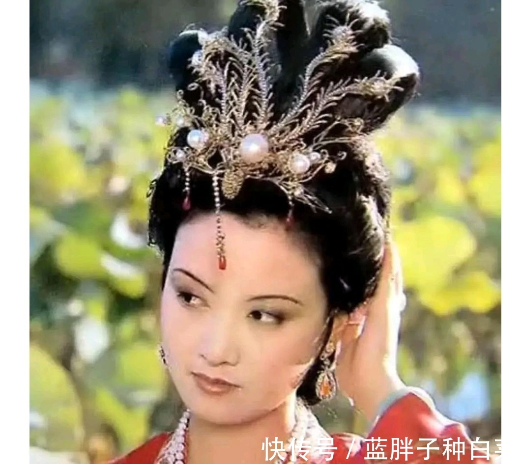 二姐!王熙凤叫起撞天屈,尤二姐的孩子不是她害的,这件事是贾母做的