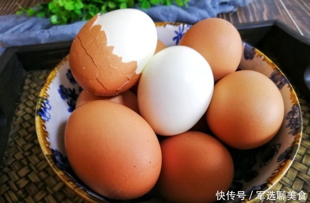 鲜嫩|煮鸡蛋,不要直接用水煮,学会3个技巧,鸡蛋鲜嫩入味,3秒剥蛋壳