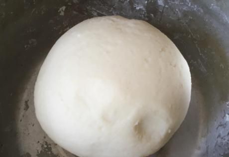 煮汤圆时,开水下锅还是冷水下锅?这样煮,汤圆不粘锅不露馅