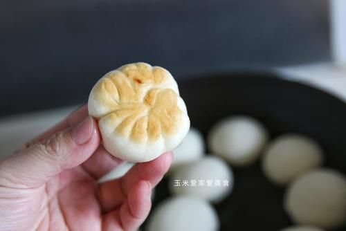  松软|生煎包在家做，底部金黄酥脆，内里松软鲜香，详细做法一看就会