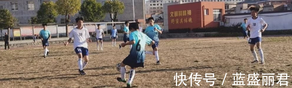 沙窝镇|新县沙窝镇初级中学与八里畈镇初级中学举行足球联谊比赛!