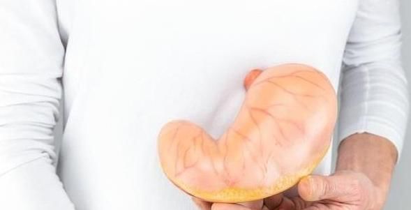 胃部有疾长寿难，生活中尽量少吃6类食物，尤其前2个，养胃保健康
