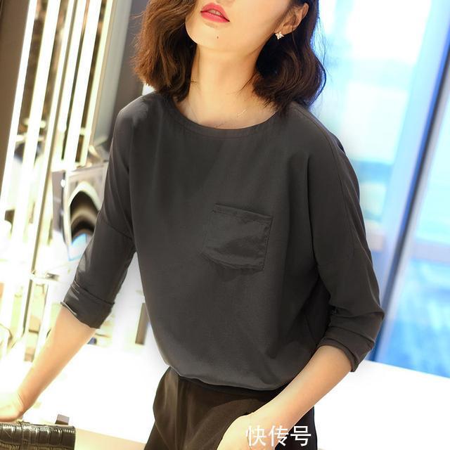 t恤 精致的职场女性,衣柜里需有的8款上衣,高端大气提升气质