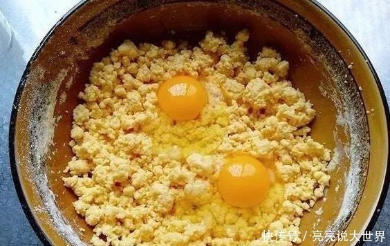 蒸发糕,别只会放酵母!多加一勺“它”,发糕蓬松香甜,吃着真香!