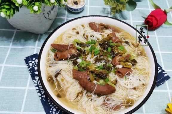 米粉|被人“嫌弃”的菜,却是女儿的最爱,用它煮粉条,酸爽开胃特别香