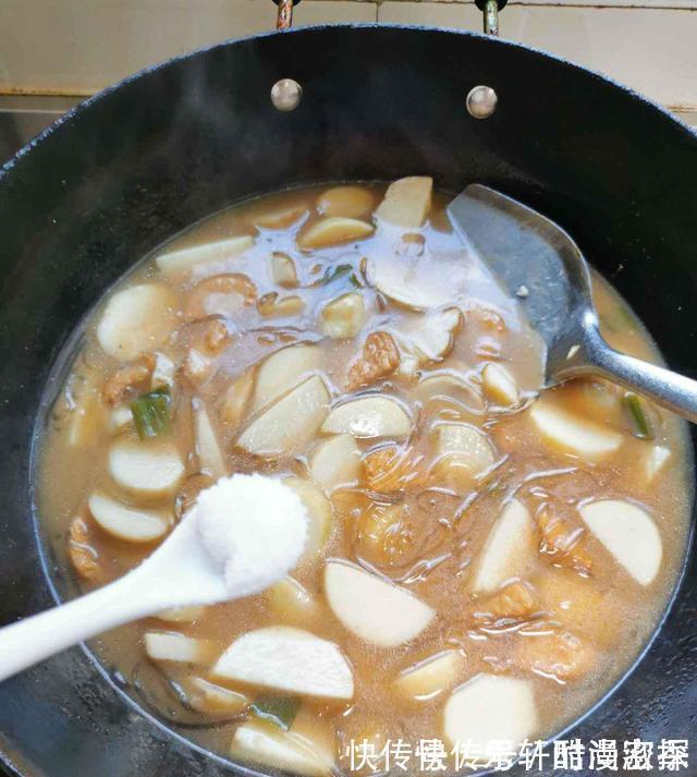 芋头|它是“碱性食物之王”,女性要常吃,头发乌黑顺滑,腰肢更细了