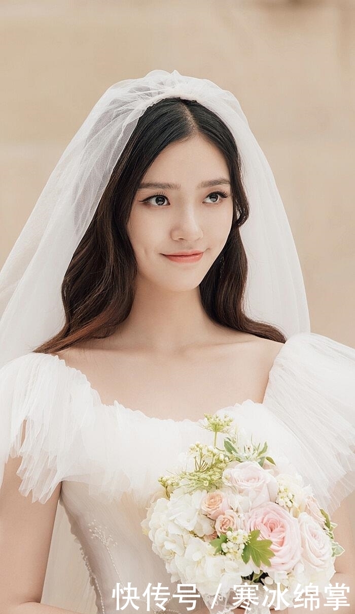 穿上婚纱的女星们真是惊艳了我的时光,看得我都想结婚了!