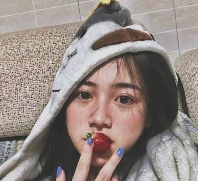 最近“肿眼泡”女生眼妆火了,只需这一个动作,秒变欧式双眼皮