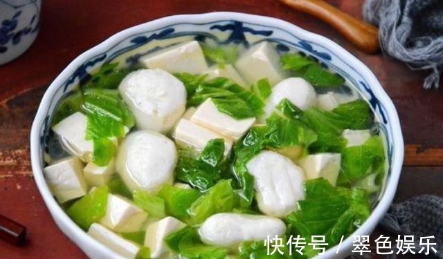 南方人一家4口的晚餐，花了80元做了8菜1汤，北方人看不下去