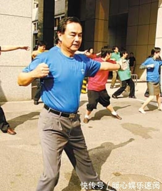 在线条&外交部长王毅书法尽藏玄机，笔墨遒劲不失柔美，网友：力透纸背