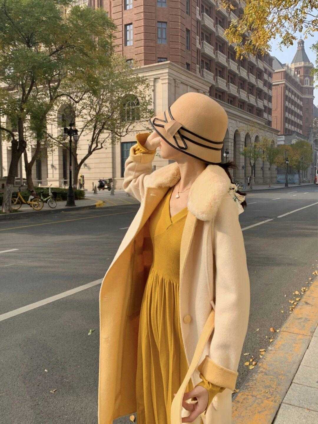 针织连衣裙 偏爱的优雅从容风,也可以将大衣搭得这么美