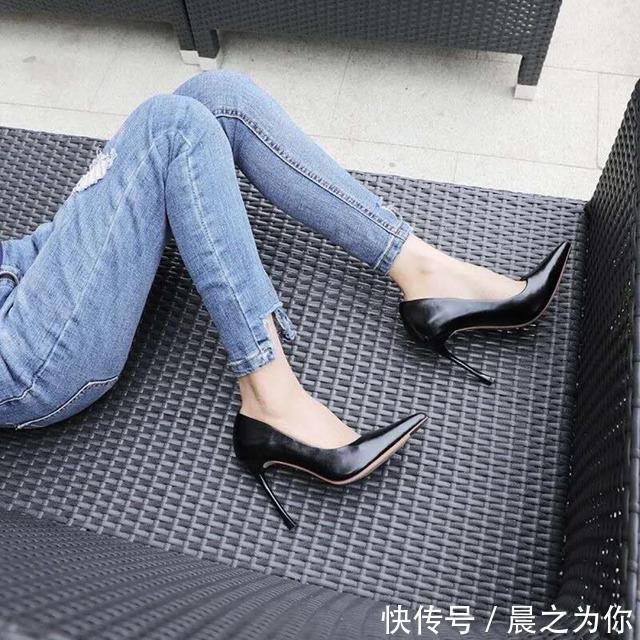 细高跟 黑色尖头细跟鞋知性时尚又旖旎抢眼,注定不能沉溺于乏味与平庸