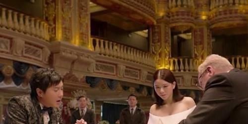 小伙子一夜暴富，花4000萬請拉菲特吃飯，竟然吃了個烤大腰子