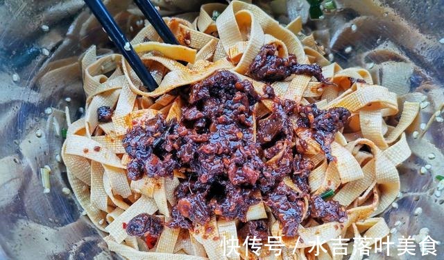 下饭|家常凉拌豆腐皮，2块钱做一大盘，鲜香下饭，大人孩子都爱吃！