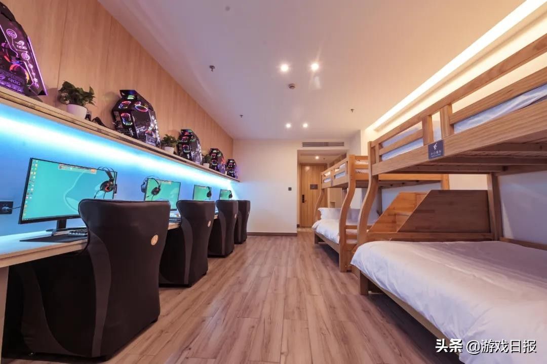 董寅鸣告诉游戏日报,网鱼网咖目前的某些门店也会单独增设包房,用来做