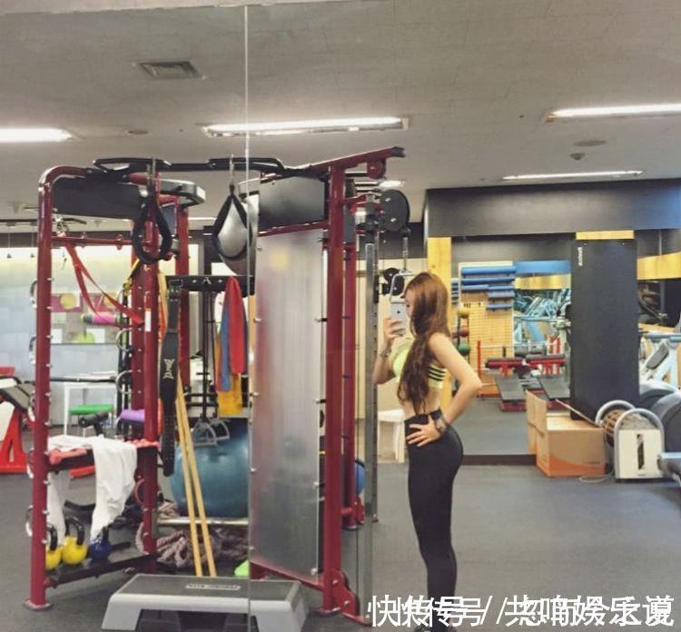 卡戴珊|24岁舞蹈女大学生,疯狂健身练出翘臀,网友:卡戴珊也不过如此