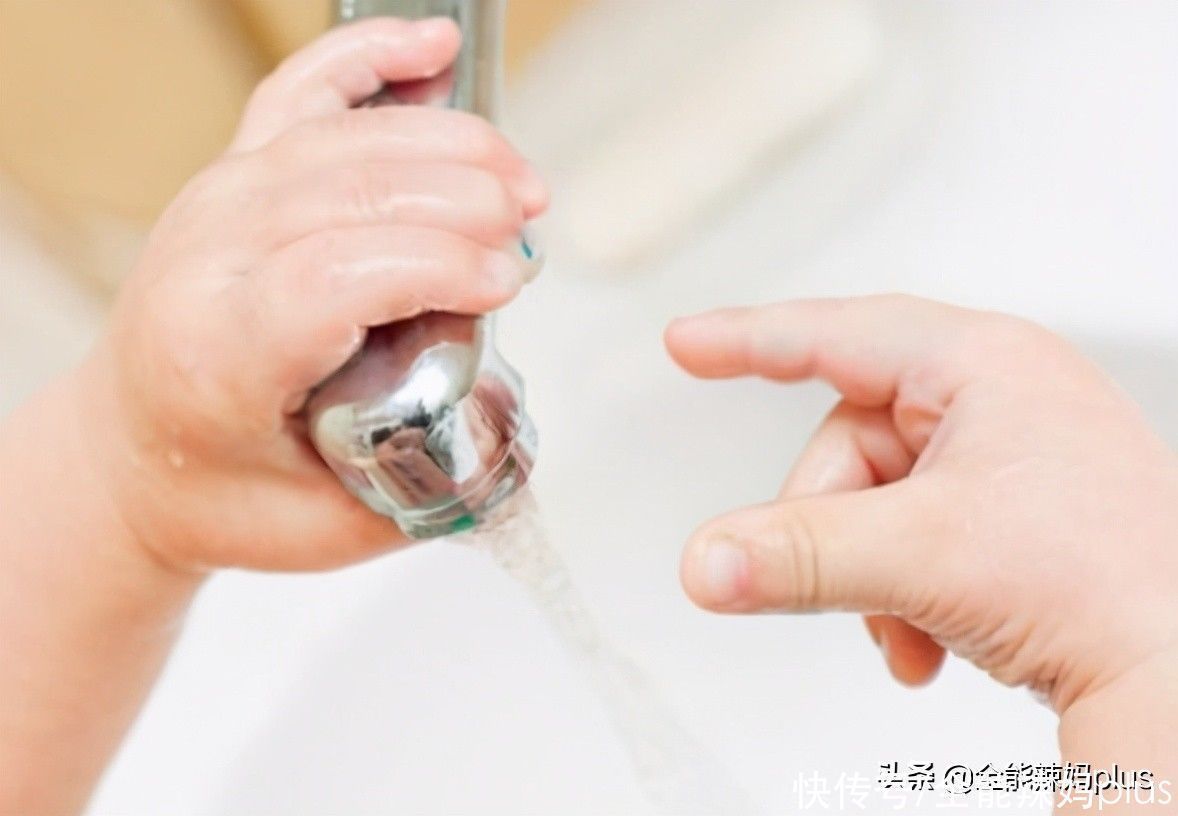 化学干燥剂|4岁儿子误吃干燥剂,妈妈关键2步救娃一命,医生:多读书真好