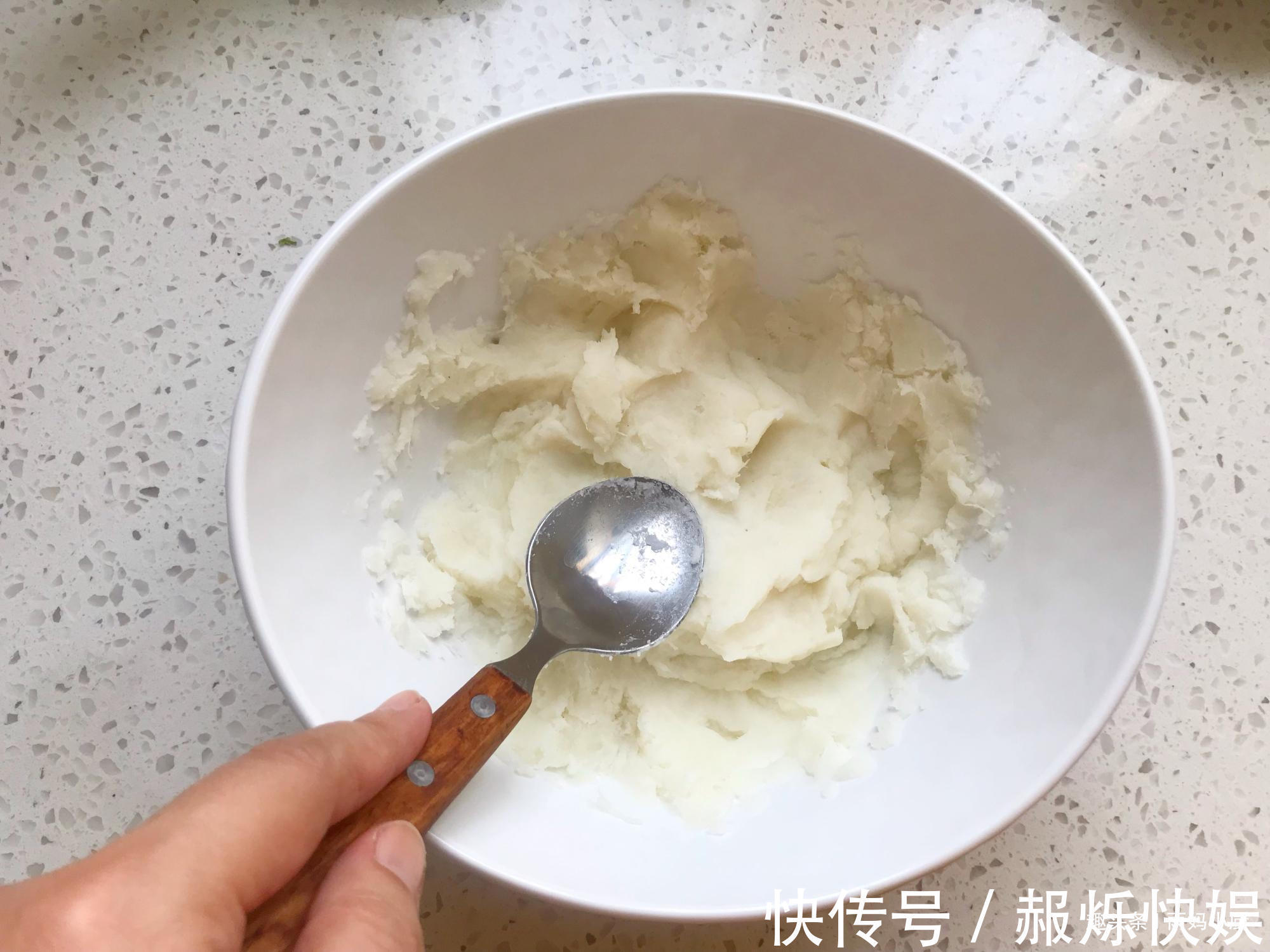 山药别再煮粥了，做成早餐饼，不加1滴水，补脾养胃，全家都爱吃