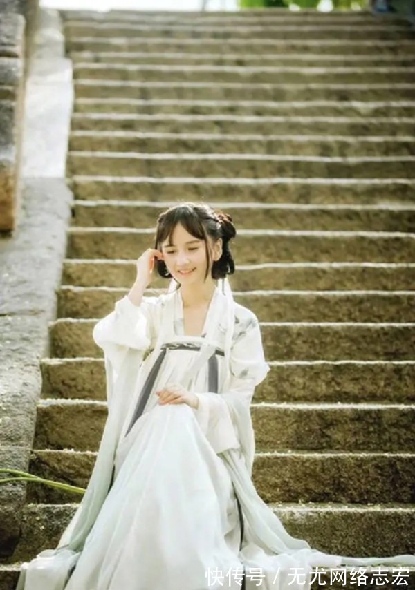 现状|39岁“萝莉”女画家,曾三次登上作家富豪榜,她现状如何?