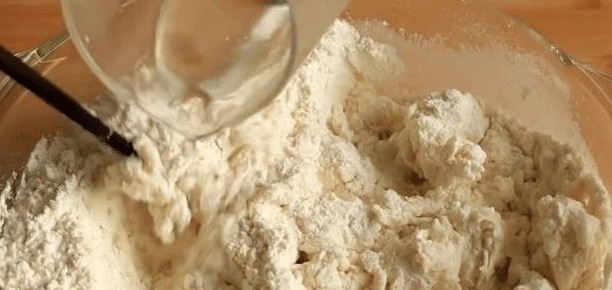 买了20年手抓饼,才知道做法这么简单,1分钟学会,2块钱做一大锅