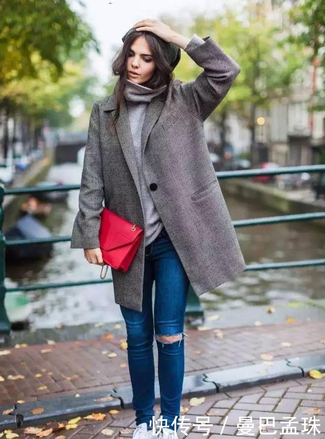 女人|50+的女人冬天怎么穿才时尚?大衣+高领衫,谁见都夸洋气