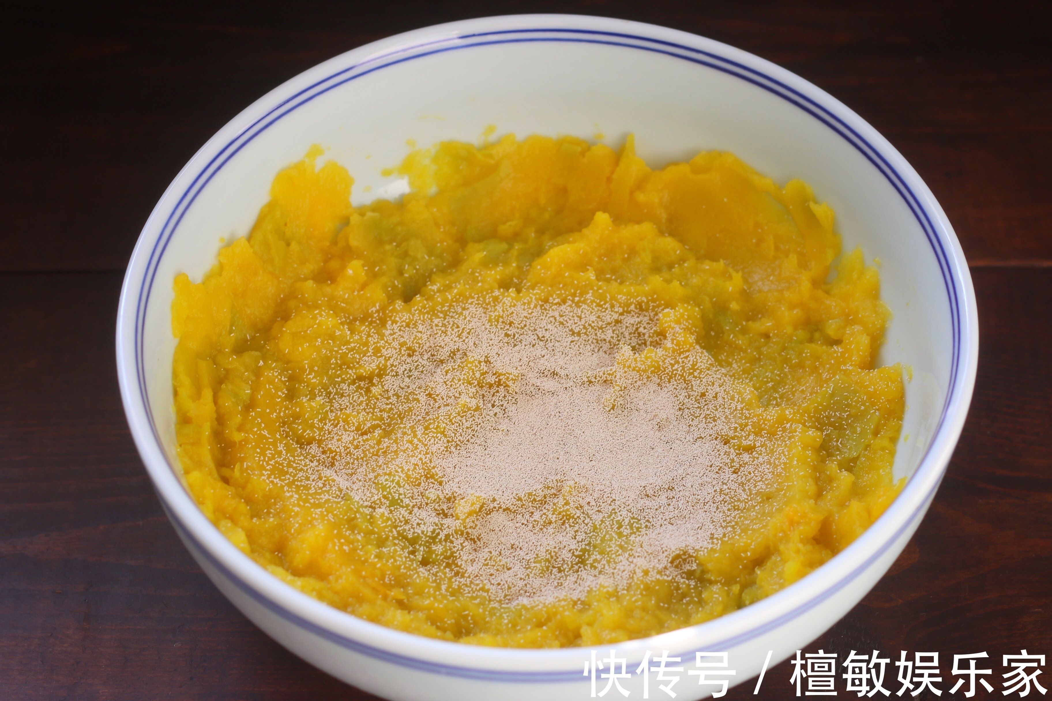 南瓜季|用南瓜做饼，又软又香甜，如果不制止，孩子会拿起第三个第四个