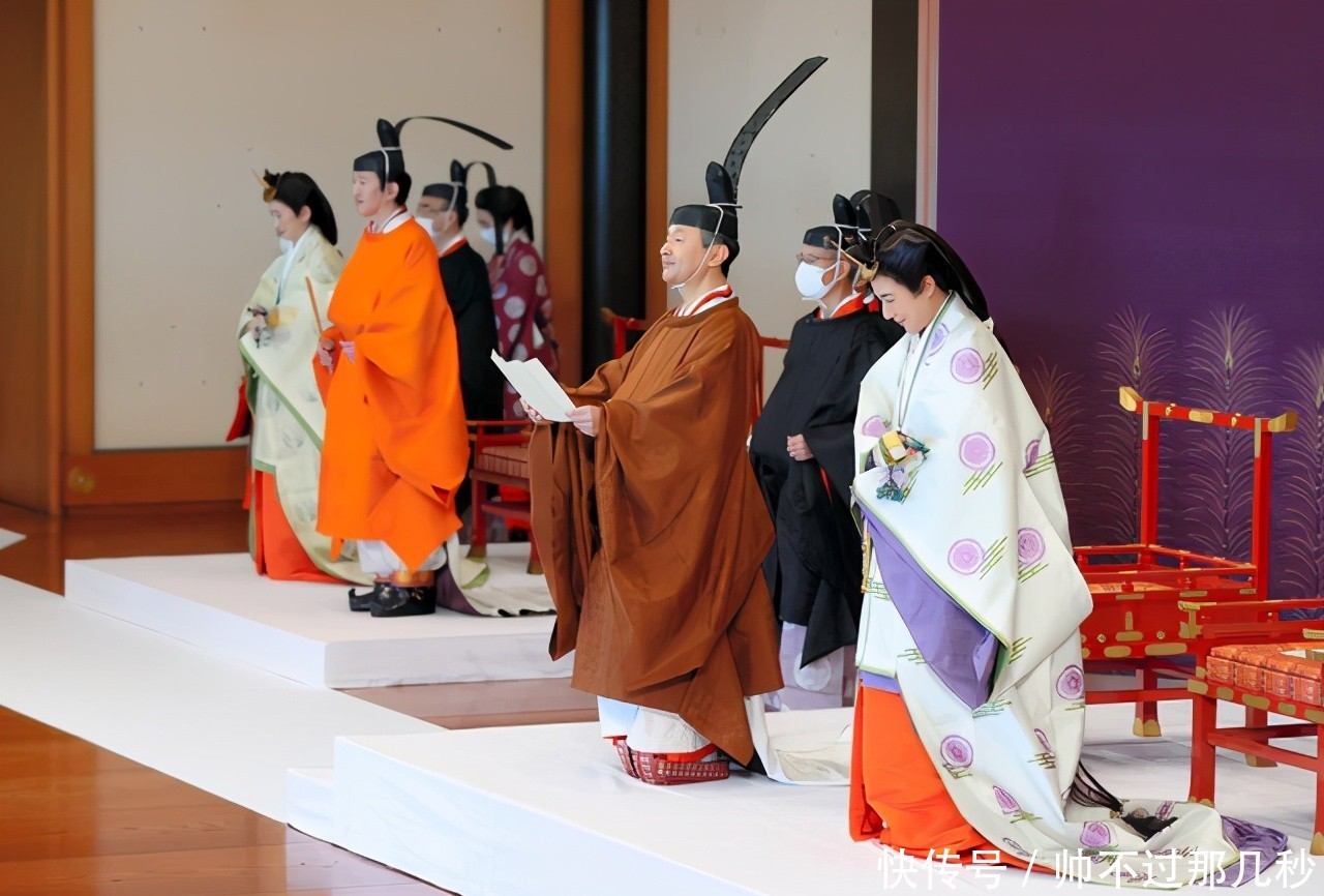 选择|日本皇室册封皇太子！雅子皇后穿“十二单”好隆重，纪子妃惊艳了