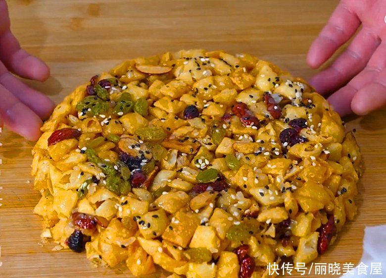 饺子皮扔进滚烫的油锅中，瞬间变美食，连吃4天也不腻，营养解馋