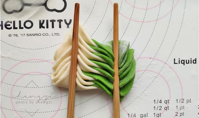 晒我做的早餐，让人眼前一亮！暄软好吃，网友：花卷也能如此惊艳