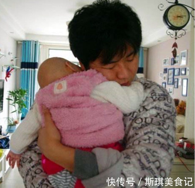 婆婆|宝宝为什么喜欢让父母抱着睡觉,看完3个原因后,请对孩子好点