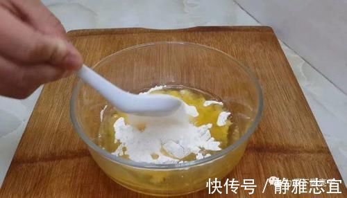 我家面粉就爱这样吃，加2个鸡蛋，焦脆香酥不油腻，吃过就念念不忘