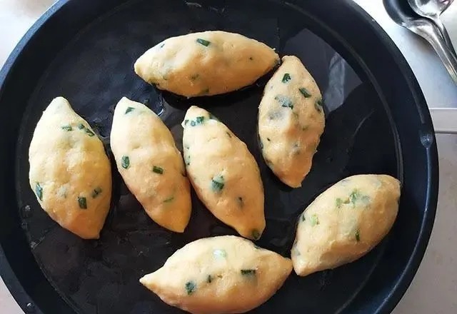 【美食窗】早餐吃它，不揉面不发酵，比包子馒头简单多了，营养香脆家人都爱吃！