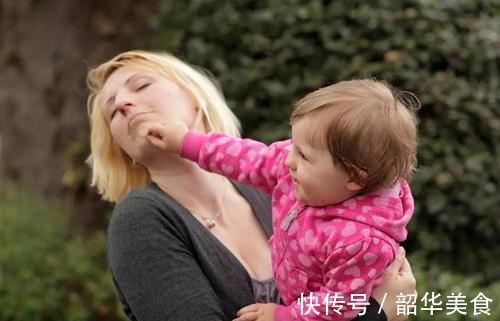 小手|宝宝两岁之前,这几个“坏毛病”,千万不要管!很多家长都在犯!