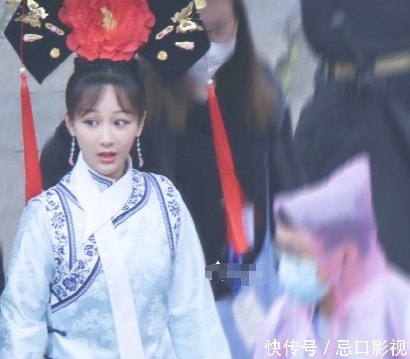 杨紫|《萌探》清宫装路透,杨紫紫薇造型娇俏可爱,杨迪容嬷嬷笑死我了