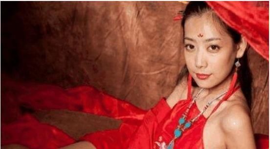 肚兜|古代的女性穿肚兜来遮羞,可内裤没发明之前,下身该穿什么呢