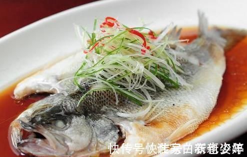 好多人|清蒸鱼，开水上锅还是冷水上锅？好多人做错了，难怪鱼腥味这么大