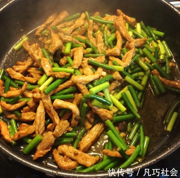 蒜苔|炒肉时,不要切好就炒,厨师长教你1招,肉软嫩鲜香,不柴也不腥