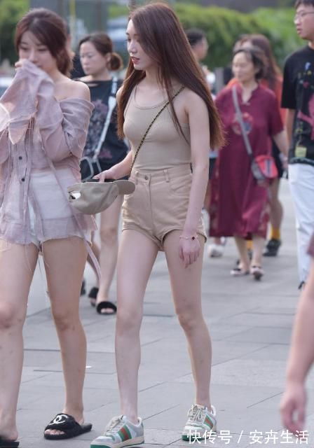 老公 腿长就是爱“臭美”,热裤只有5公分,老公看到不生气吗