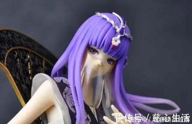 雪女|网友1万买元雪女和少司命手办，没比过父母100元的月儿手办