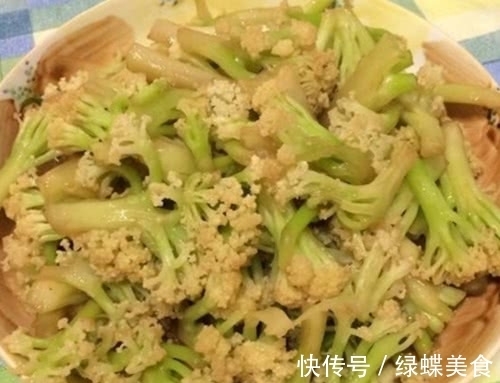 调料|炒菜花时,要焯水还是要过油?很多人做错,难怪不香没味道还发黑