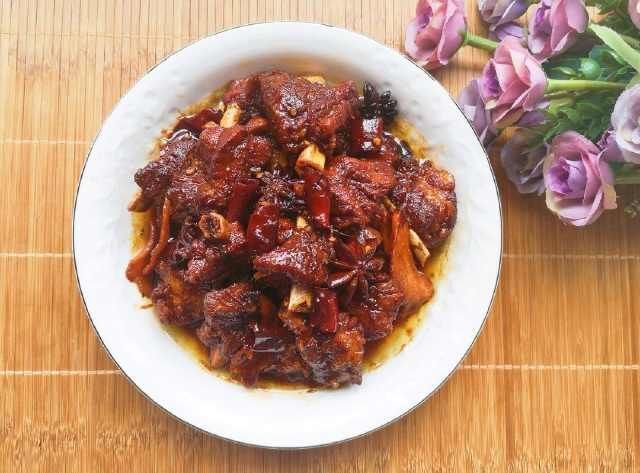 猪肉|炖排骨时加入“一样东西”，排骨20分钟就醇香软烂，材料每家都有