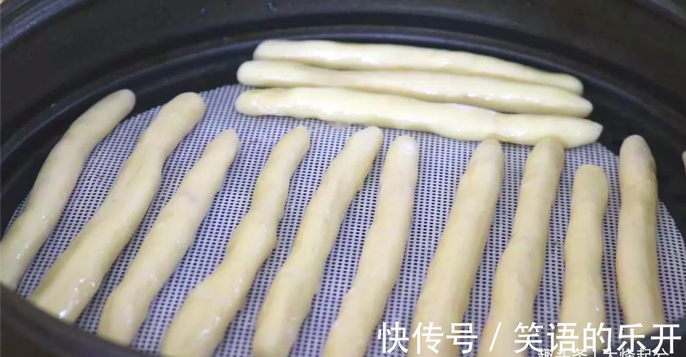 老人|山药最好吃做法,打2鸡蛋,做出柔软又香甜,家里老人孩子都爱吃