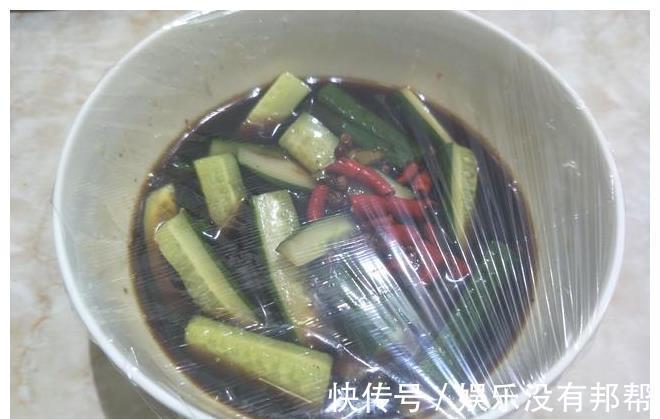小米辣|腌黄瓜配方，婆婆用了20年的法子，黄瓜脆爽入味，不易坏