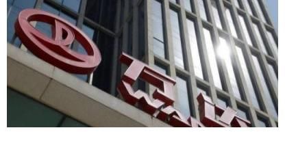 万达|宝藏男孩王一博“轻装”上阵街舞秀,万达也有异曲同工之处