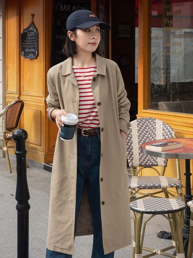 针织衫|你会风衣搭配牛仔裤穿吗?内搭浅蓝色衬衫又飒又美,高级又洋气