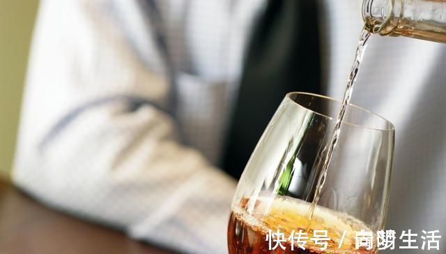 飙升|高尿酸人群注意:桌上3种美食,一口都不能多吃,尿酸飙升很快